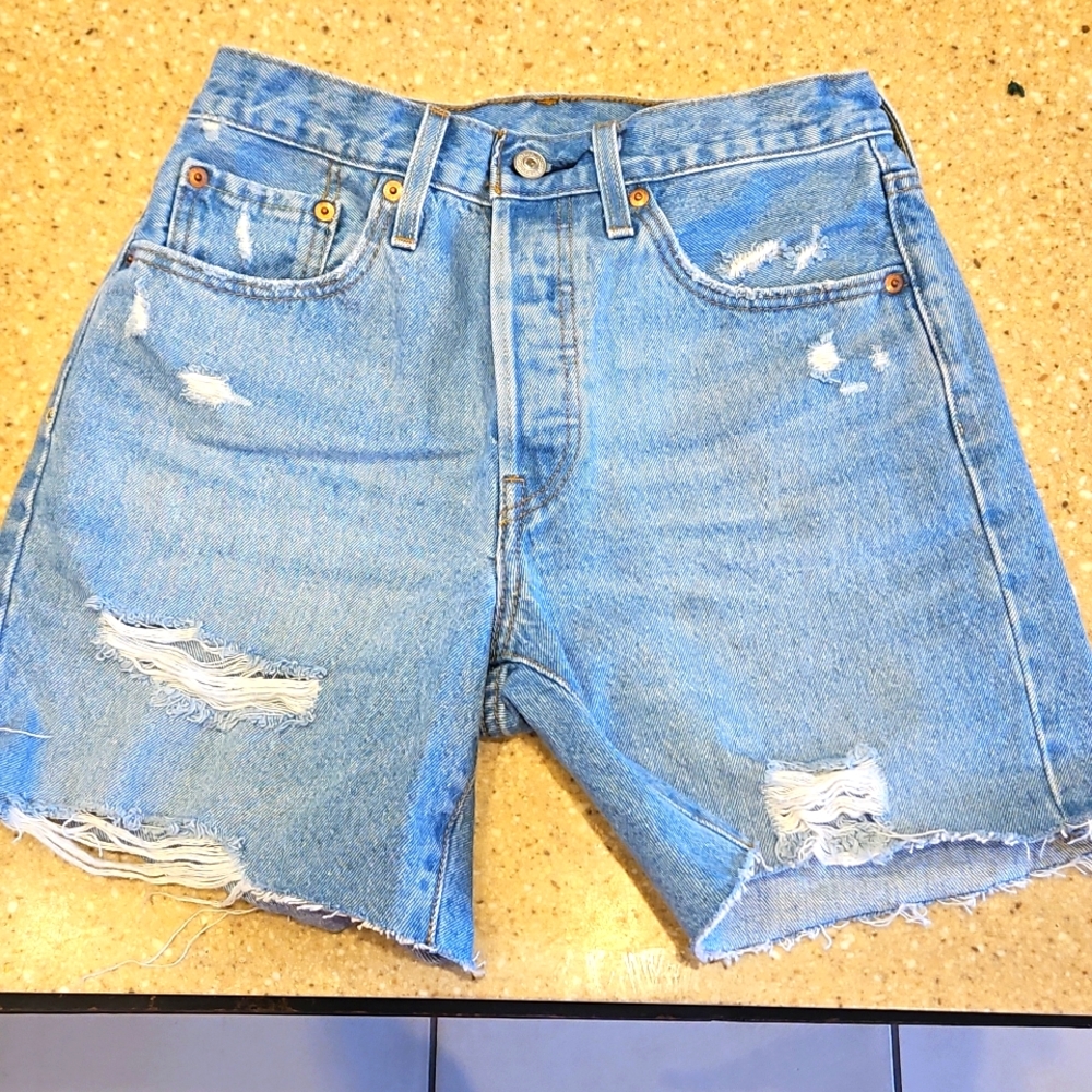 Levi's 501 6" inseam Distressed Midi Shorts